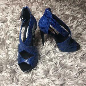 Steve Madden Blue Snakeskin Heels Women’s Size 6